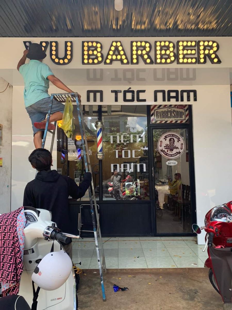 Chữ mica led bóng bự salon Barber